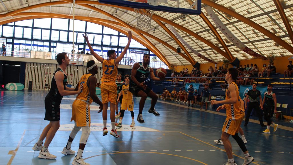 El CAB Estepona vence al CB Novaschool (80-76) y se cita con el CB Marbella en la final de la I Supercopa Málaga masculina El CAB Estepona vence al CB Novaschool (80-76) y se cita con el CB Marbella en la final de la I Supercopa Málaga masculina