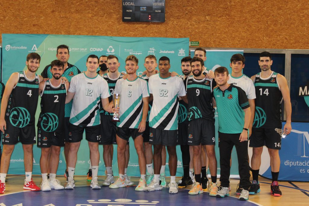 El CB Marbella impone su mayor categoría y se lleva la Supercopa Málaga ante el CAB Estepona (79-58) El CB Marbella impone su mayor categoría y se lleva la Supercopa Málaga ante el CAB Estepona (79-58)