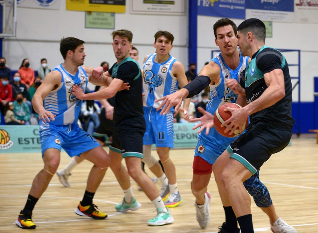 Un buen nivel defensivo y el reencuentro con el acierto exterior devuelven al CAB Estepona a la senda de la victoria (72-67) Un buen nivel defensivo y el reencuentro con el acierto exterior devuelven al CAB Estepona a la senda de la victoria (72-67)