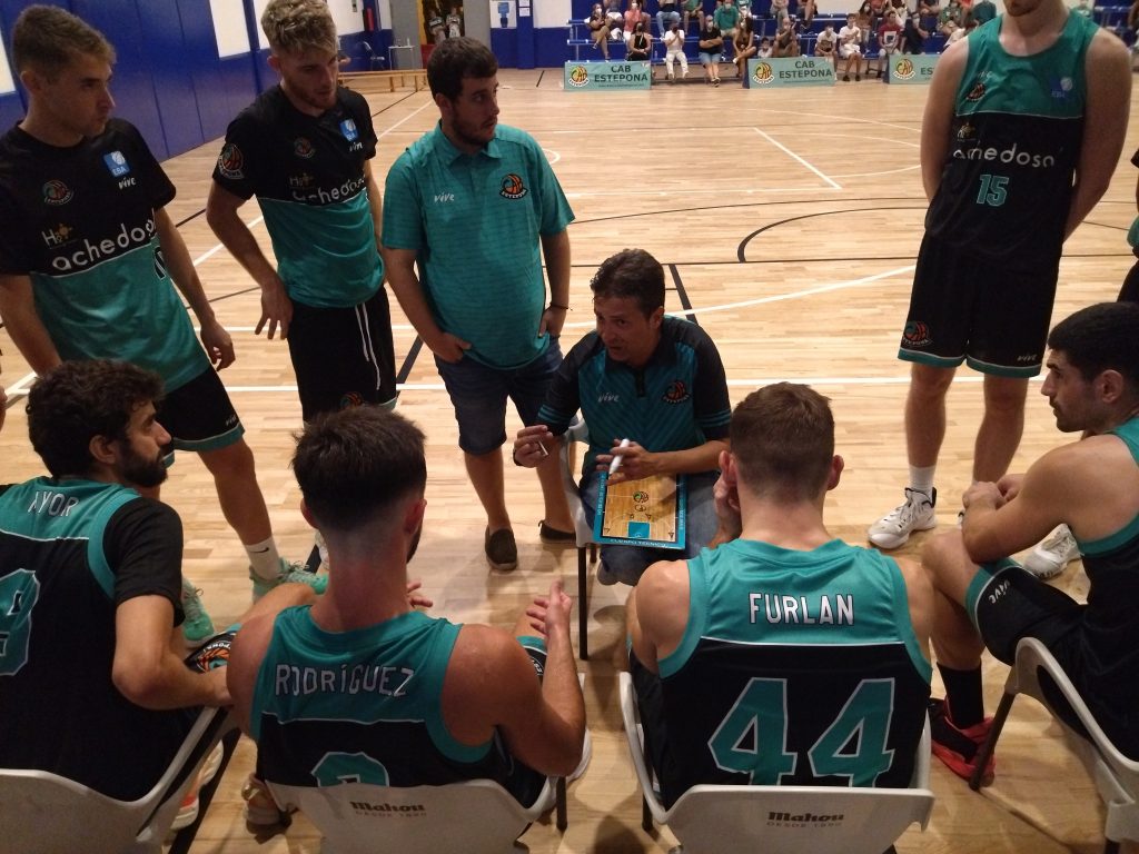 Cinco minutos de desconexión defensiva sentencian al CAB Estepona ante el Jaén CB (86-77) Cinco minutos de desconexión defensiva sentencian al CAB Estepona ante el Jaén CB (86-77)