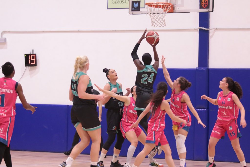 Quince minutos de nivel convierten un estrépito en victoria (85-79) Quince minutos de nivel convierten un estrépito en victoria (85-79)