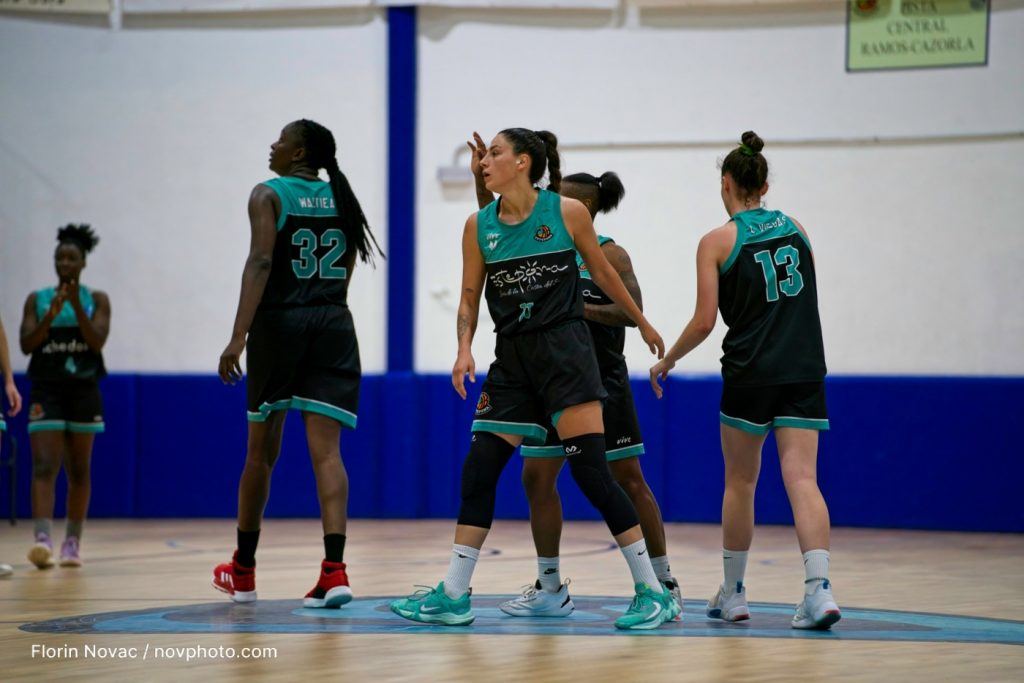 Victoria coral y clasificación para los playoffs