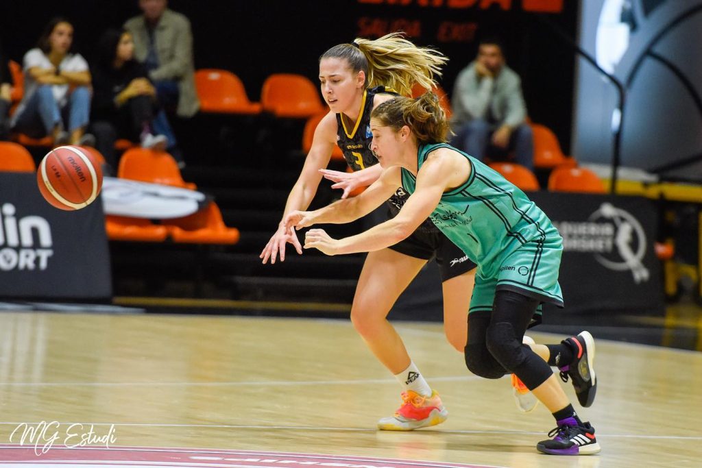 La defensa rival puede con el CAB Estepona Jardín de la Costa del Sol en Valencia (65-59) La defensa rival puede con el CAB Estepona Jardín de la Costa del Sol en Valencia (65-59)