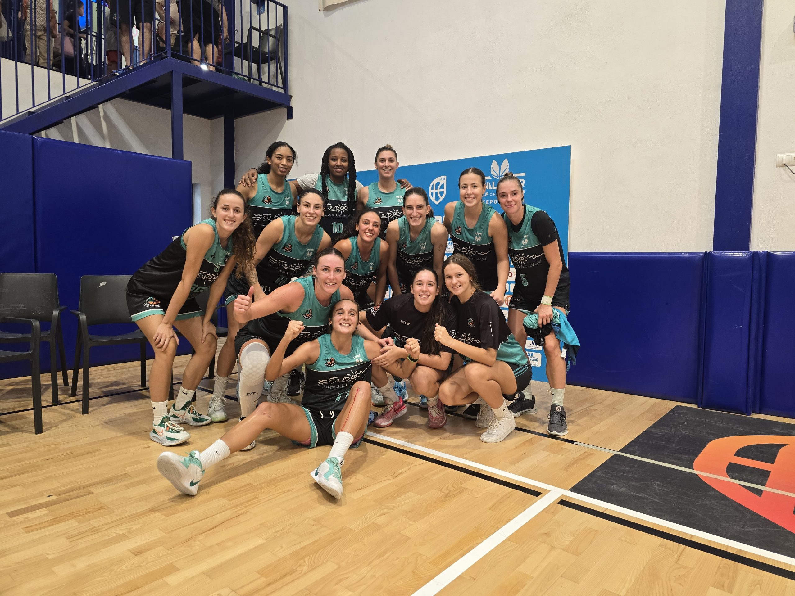 El CAB Estepona resurge a base de triples para sumar la primera ante Real Canoe (64-52)