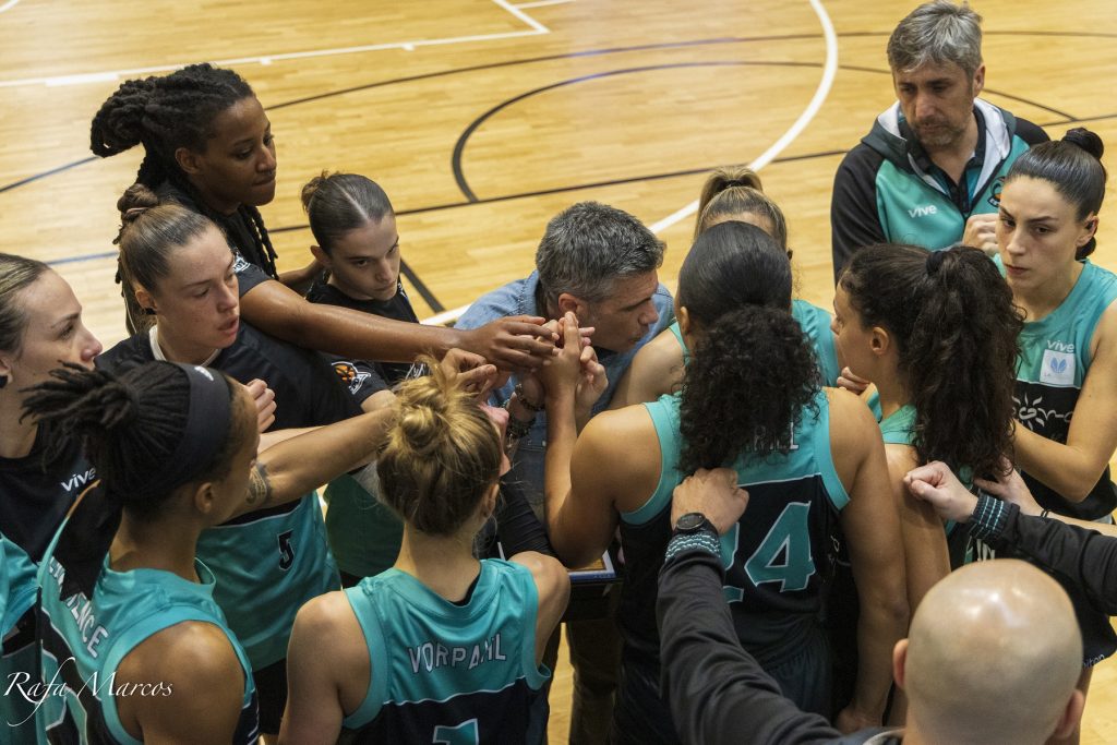 Vuelta al Pineda para jugar ante NB Paterna y con el objetivo de seguir mirando arriba Vuelta al Pineda para jugar ante NB Paterna y con el objetivo de seguir mirando arriba
