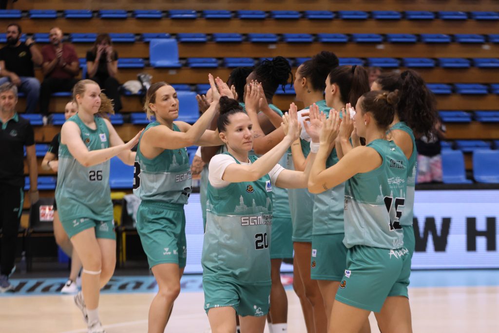 Dolorosa derrota en el Pazo dos Deportes Dolorosa derrota en el Pazo dos Deportes