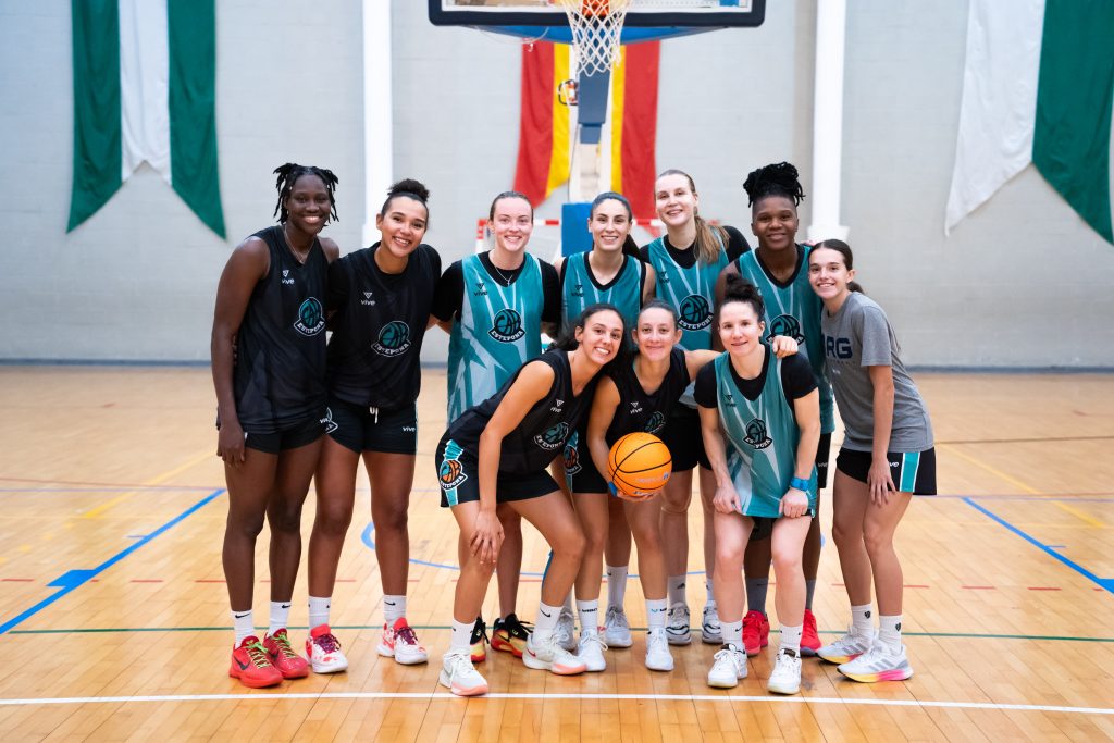 Histórico debut ante el campeón de liga regular