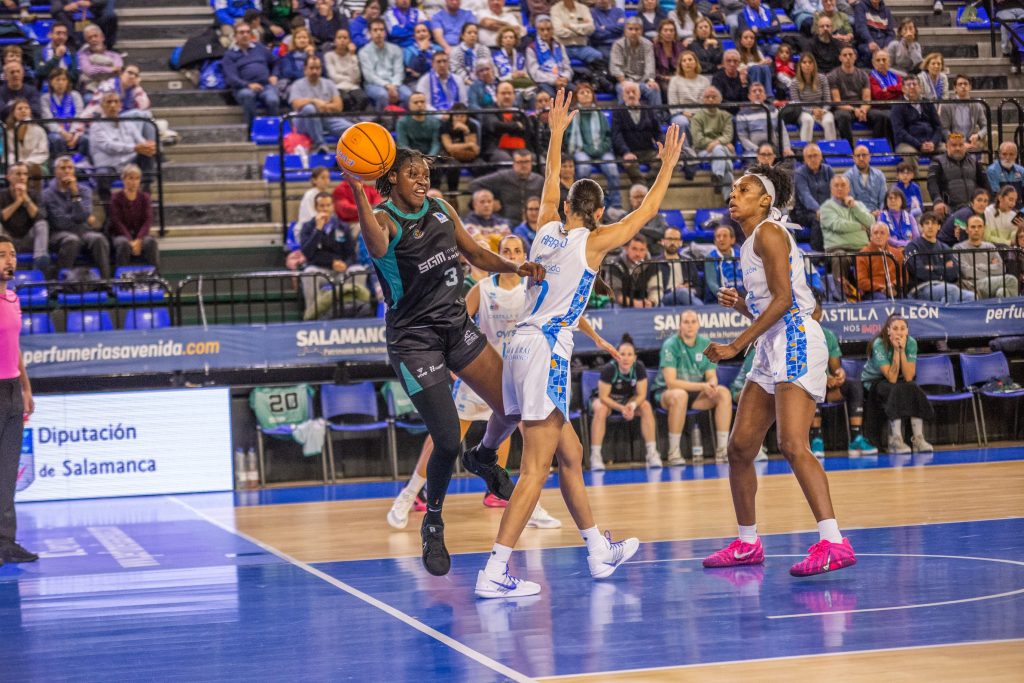 Perfumerías Avenida renace ante un desdibujado Ingeniería Ambiental CAB Estepona
