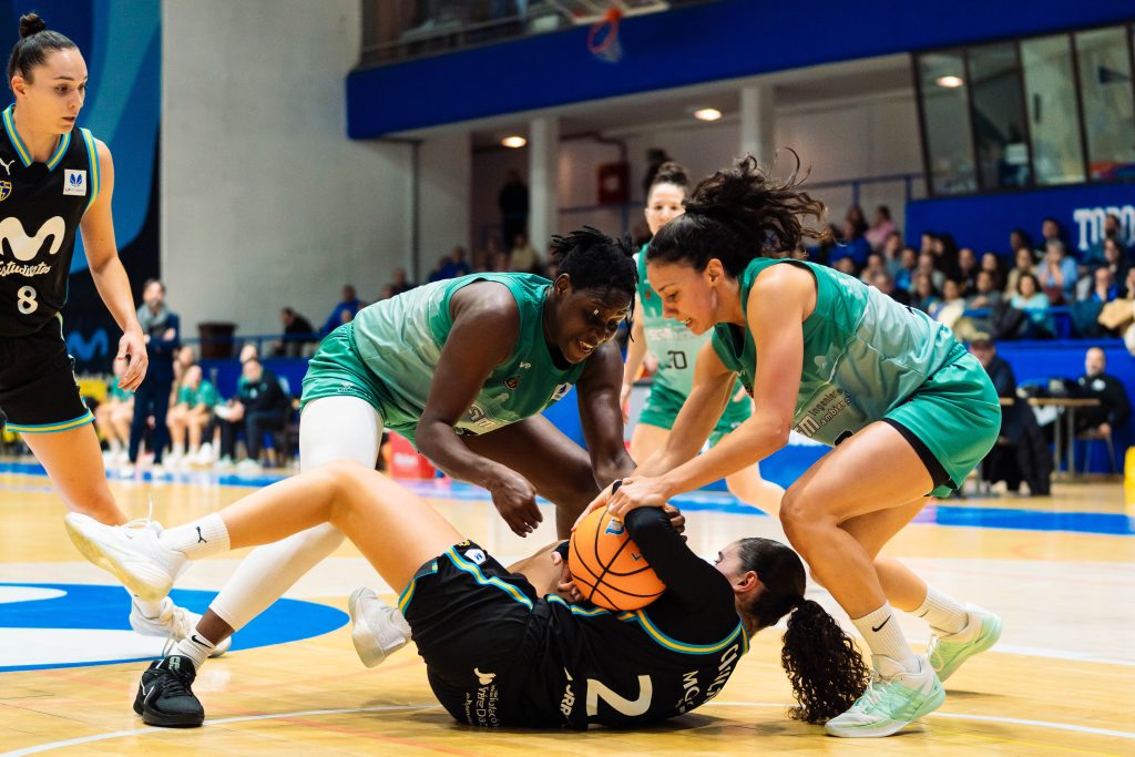 Ingeniería Ambiental CAB Estepona devuelve otra vez la esperanza a un equipo en horas bajas (85-60)