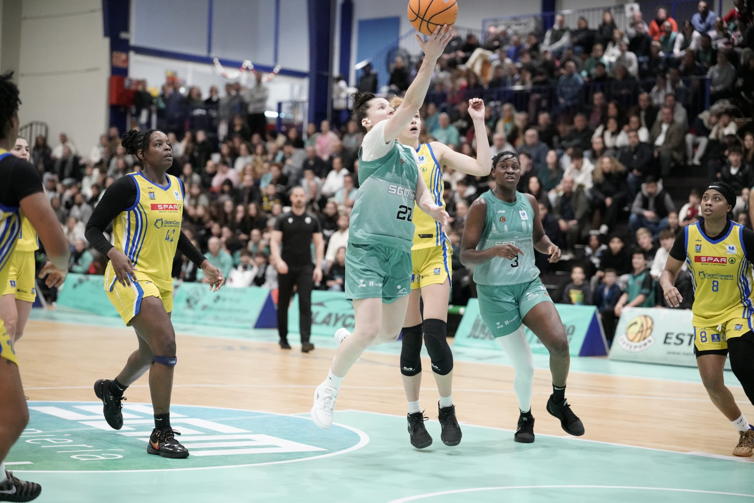 Ingeniería Ambiental CAB Estepona reacciona tras el descanso para ganar 80-64