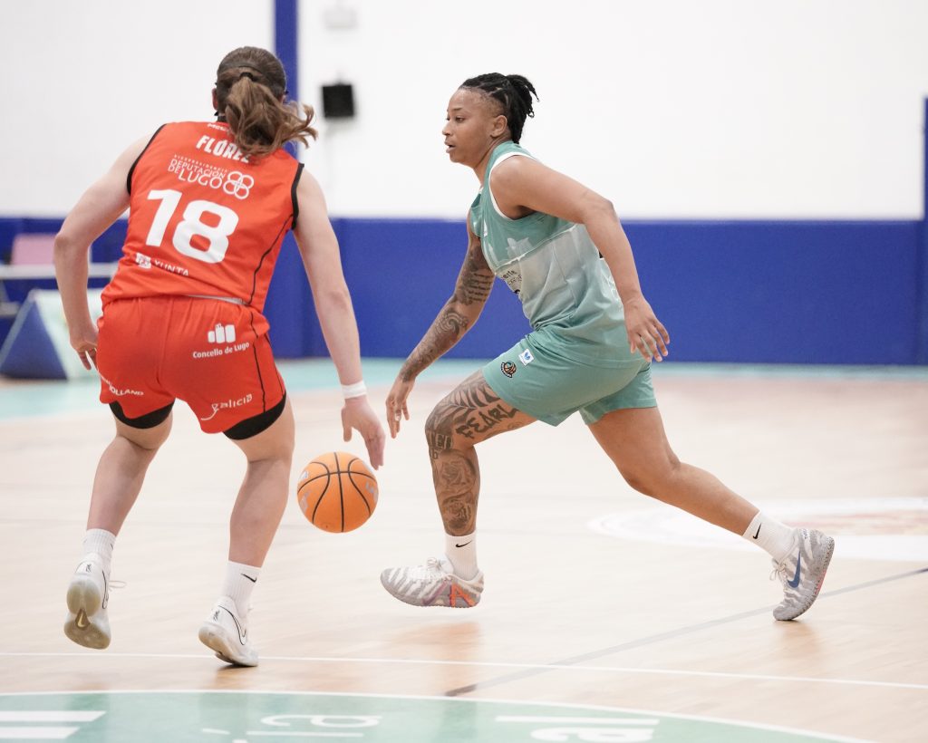 Ingeniería Ambiental CAB Estepona saca músculo anotar ante su público (92-84)