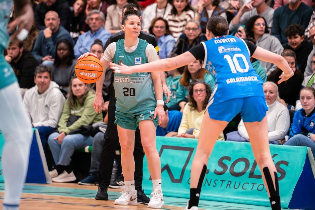 Perfumerías Avenida corta la racha triunfal de Ingeniería Ambiental CAB Estepona (65-91)