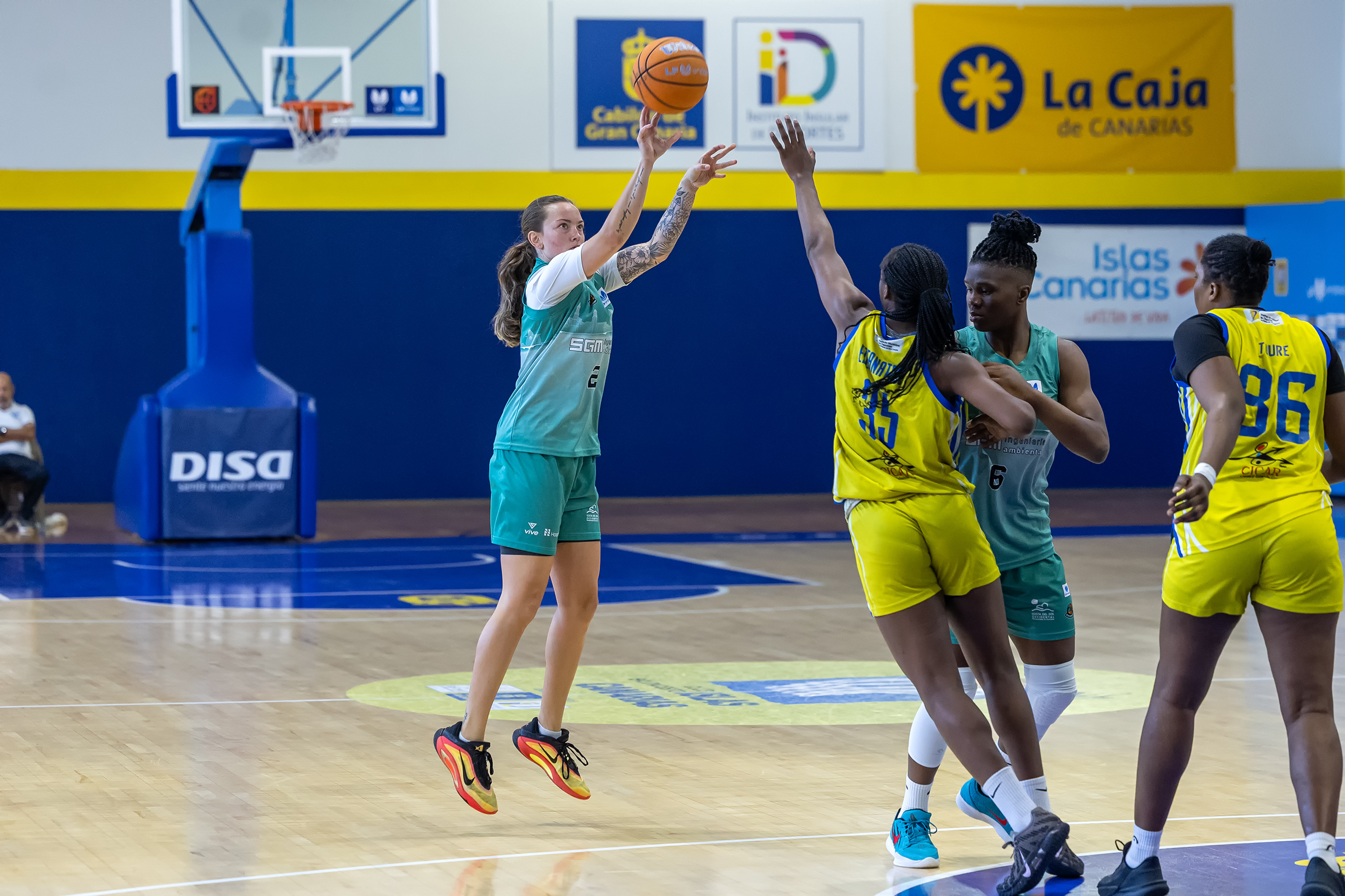 Ingeniería Ambiental CAB Estepona se gusta en Gran Canaria en un partido de récords (78-106)